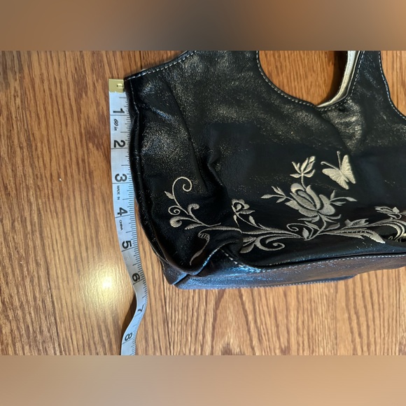 Embroidery on leather handbag RARE - Picture 9 of 9